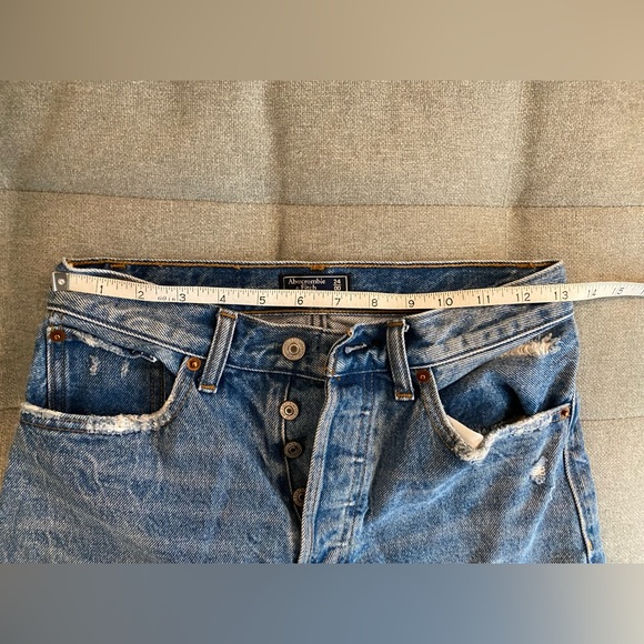 Abercrombie & Fitch High Rise 4” Denim Shorts - Picture 4 of 4